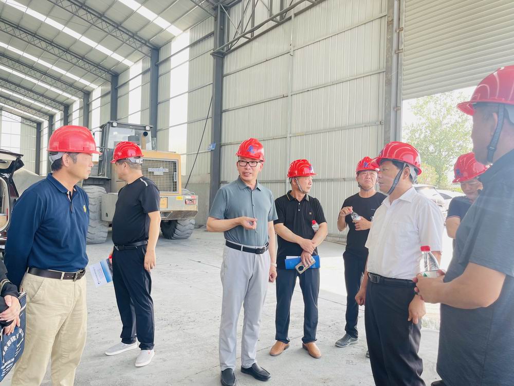 信陽(yáng)市公路事業(yè)發(fā)展中心、信陽(yáng)市公路局、107國(guó)道建設(shè)工程指揮部、中國(guó)中冶信陽(yáng)項(xiàng)目部等單位蒞臨河南永和建設(shè)集團(tuán)檢查指導(dǎo)工作