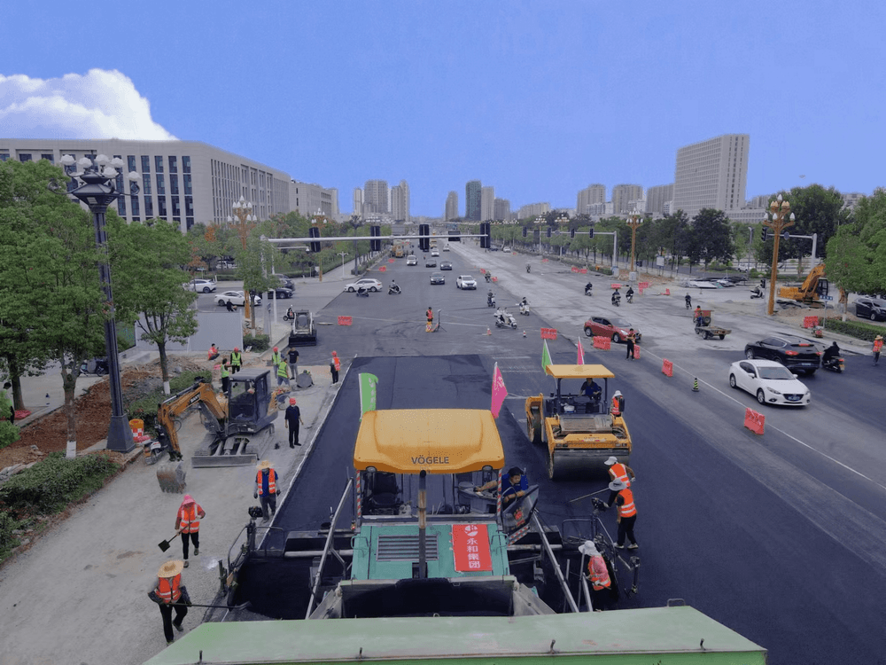   喜迎二十大，新五保暢通--永和集團(tuán)新五大道施工忙